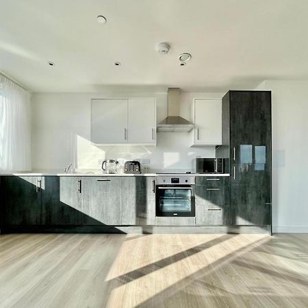 Bayard Plaza Penthouse Apartments Питерборо Екстериор снимка