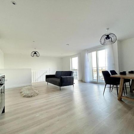 Bayard Plaza Penthouse Apartments Питерборо Екстериор снимка