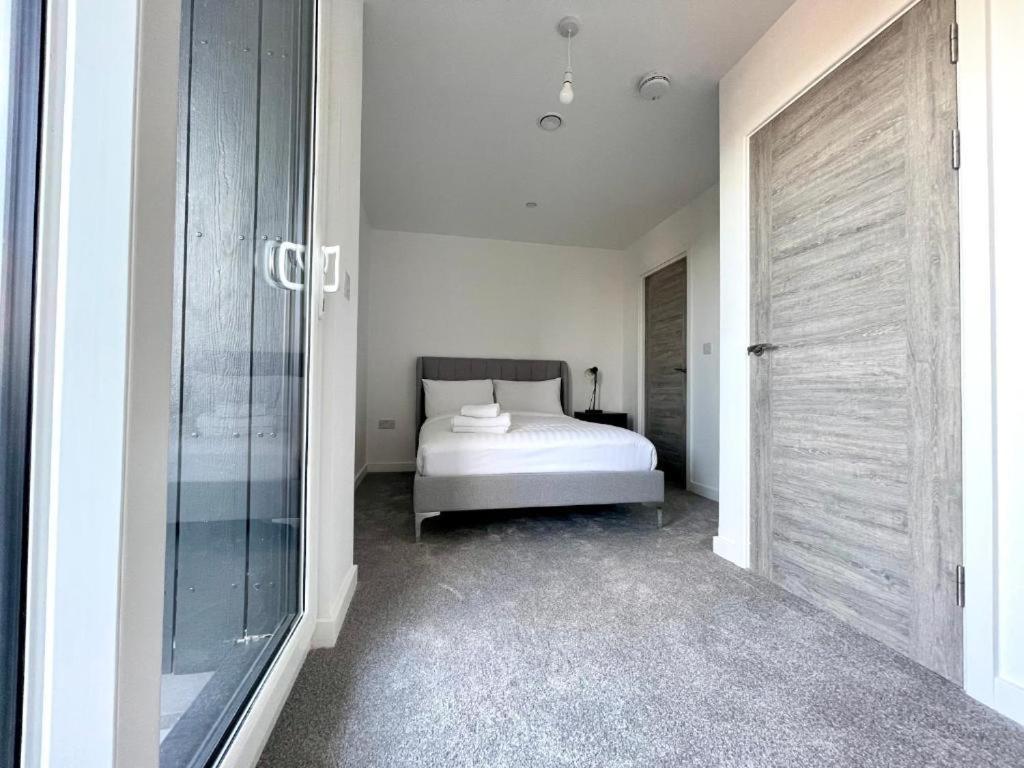 Bayard Plaza Penthouse Apartments Питерборо Екстериор снимка