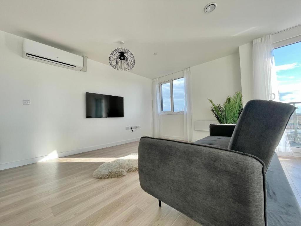 Bayard Plaza Penthouse Apartments Питерборо Екстериор снимка