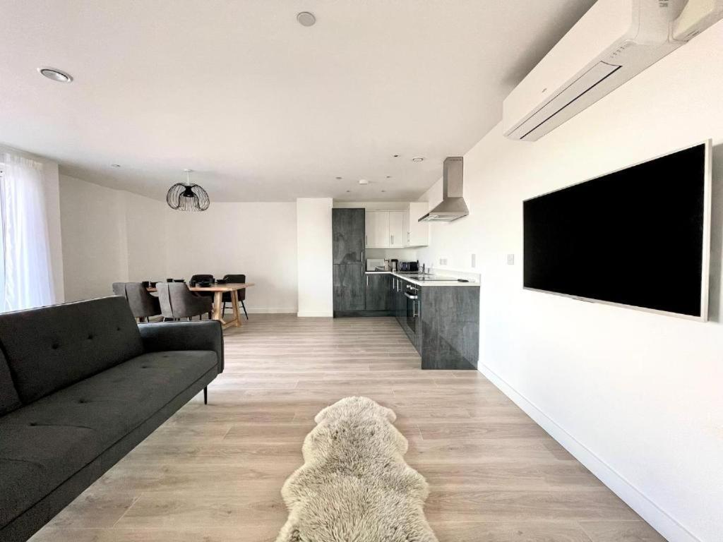 Bayard Plaza Penthouse Apartments Питерборо Екстериор снимка