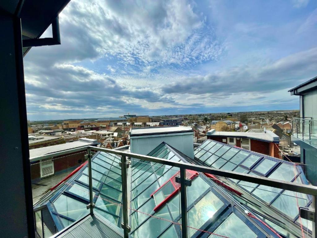Bayard Plaza Penthouse Apartments Питерборо Екстериор снимка