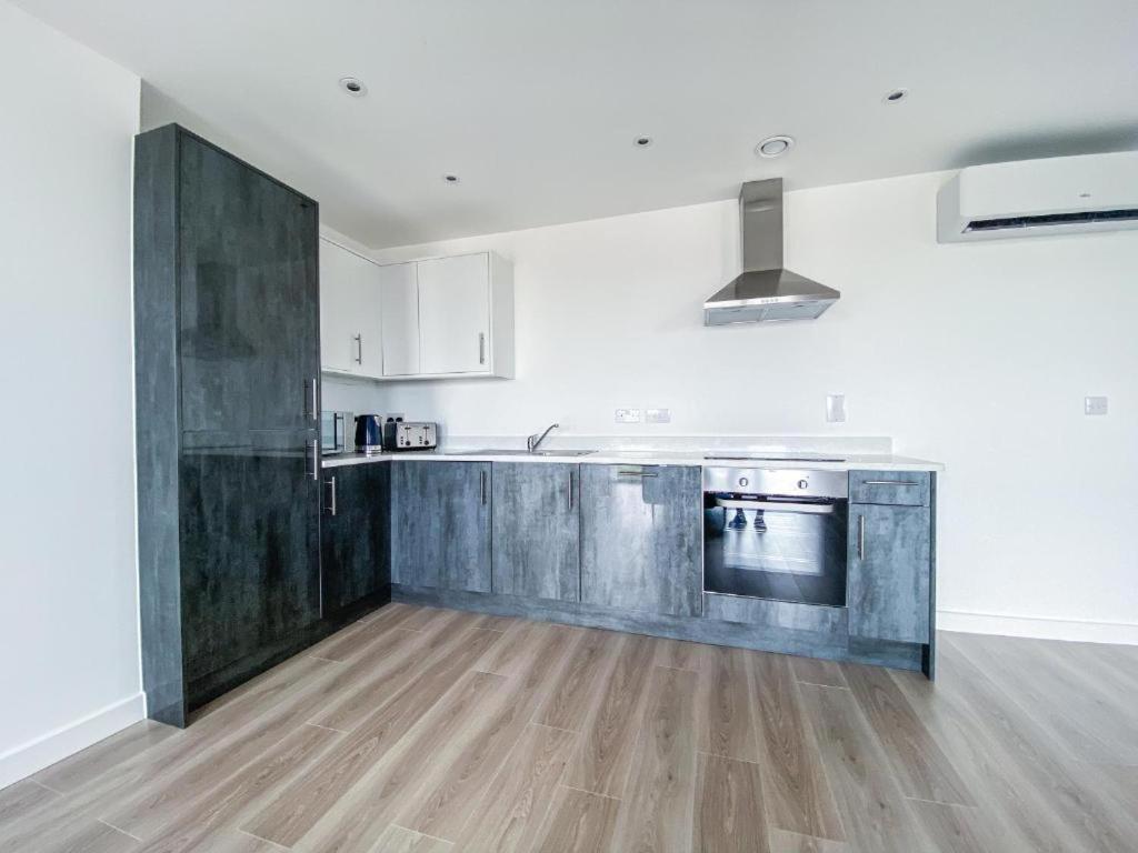 Bayard Plaza Penthouse Apartments Питерборо Екстериор снимка