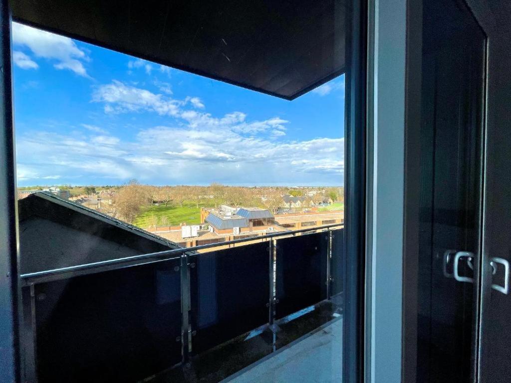 Bayard Plaza Penthouse Apartments Питерборо Екстериор снимка