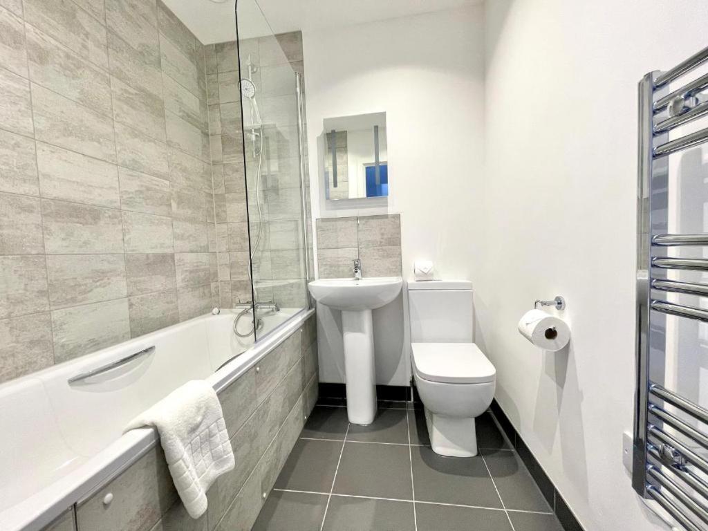 Bayard Plaza Penthouse Apartments Питерборо Екстериор снимка