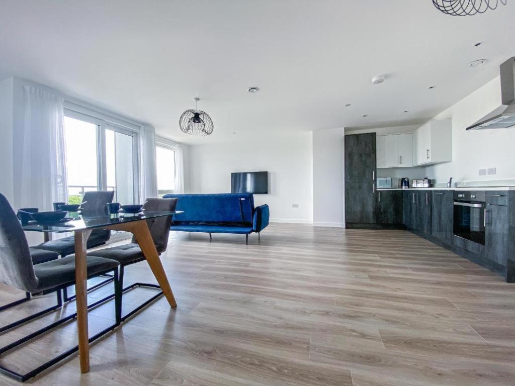 Bayard Plaza Penthouse Apartments Питерборо Екстериор снимка