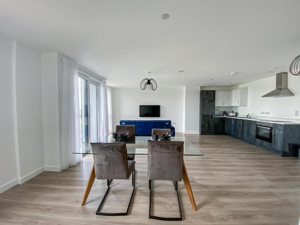 Bayard Plaza Penthouse Apartments Питерборо Екстериор снимка