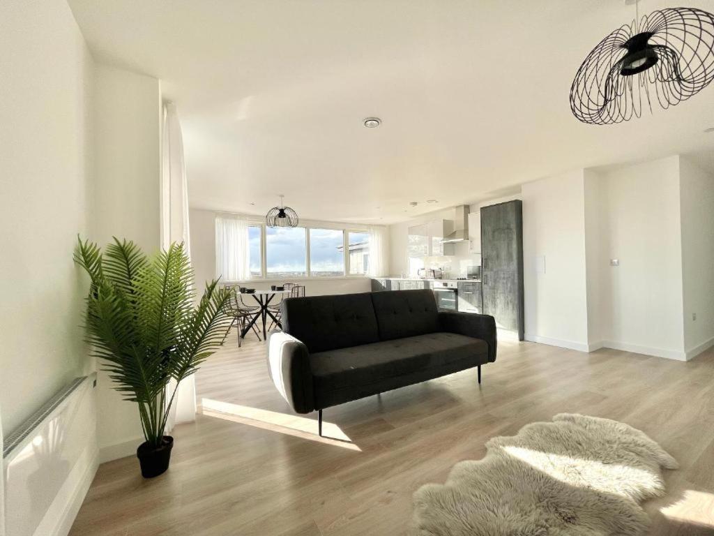 Bayard Plaza Penthouse Apartments Питерборо Екстериор снимка