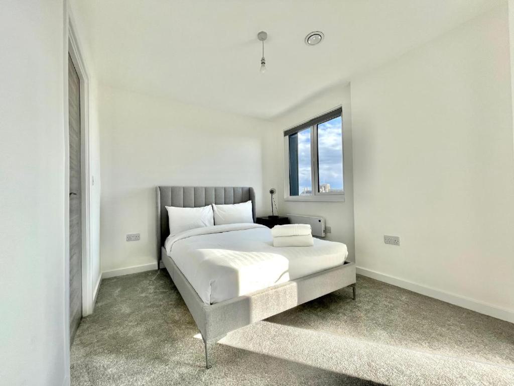Bayard Plaza Penthouse Apartments Питерборо Екстериор снимка